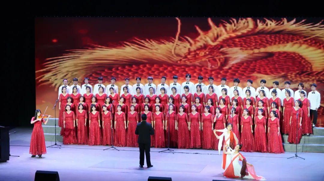 赵丽颖红妆写真港风十足 慵懒惬意双眸明亮如月