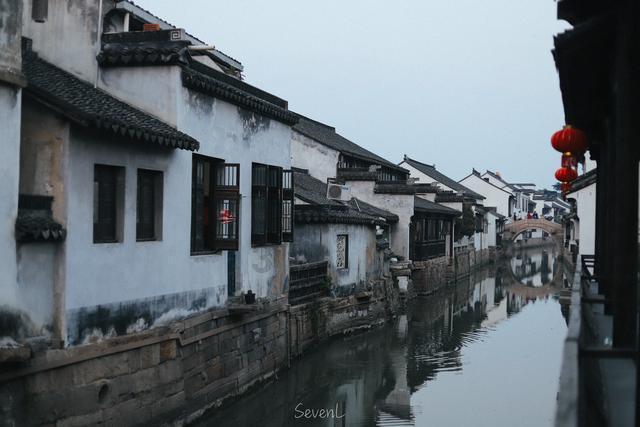 肤色长袖衬衣，这样一身既优雅又时尚的穿搭你会喜欢么？游戏画面